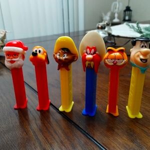6 Vintage 1990's Pez dispensers